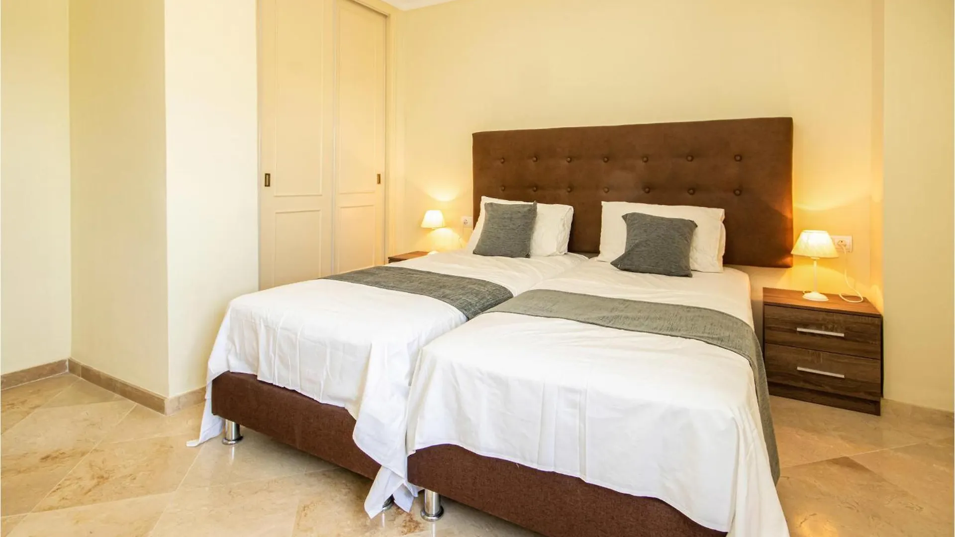 Stunning Home In Bahia De Casares With Jacuzzi