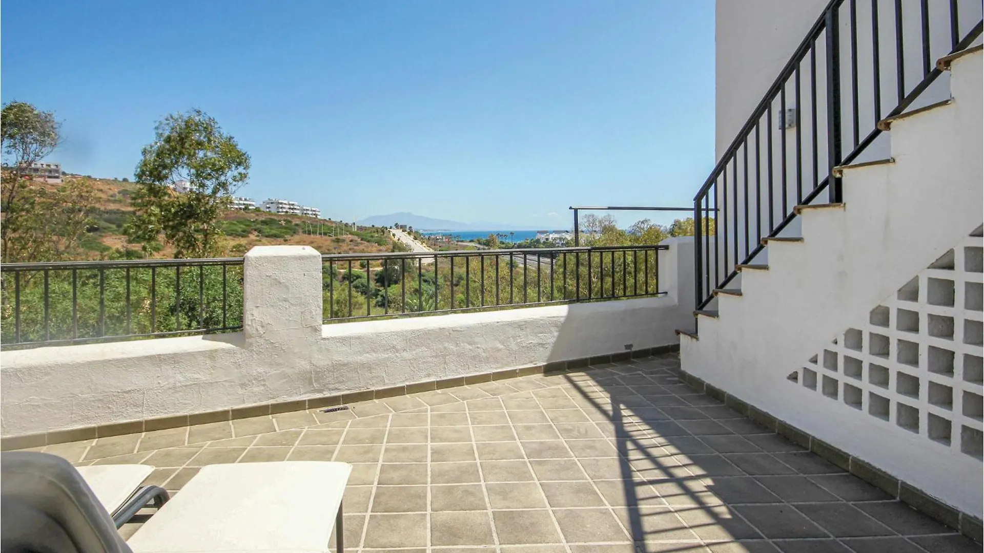 Stunning Home In Bahia De Casares With Jacuzzi
