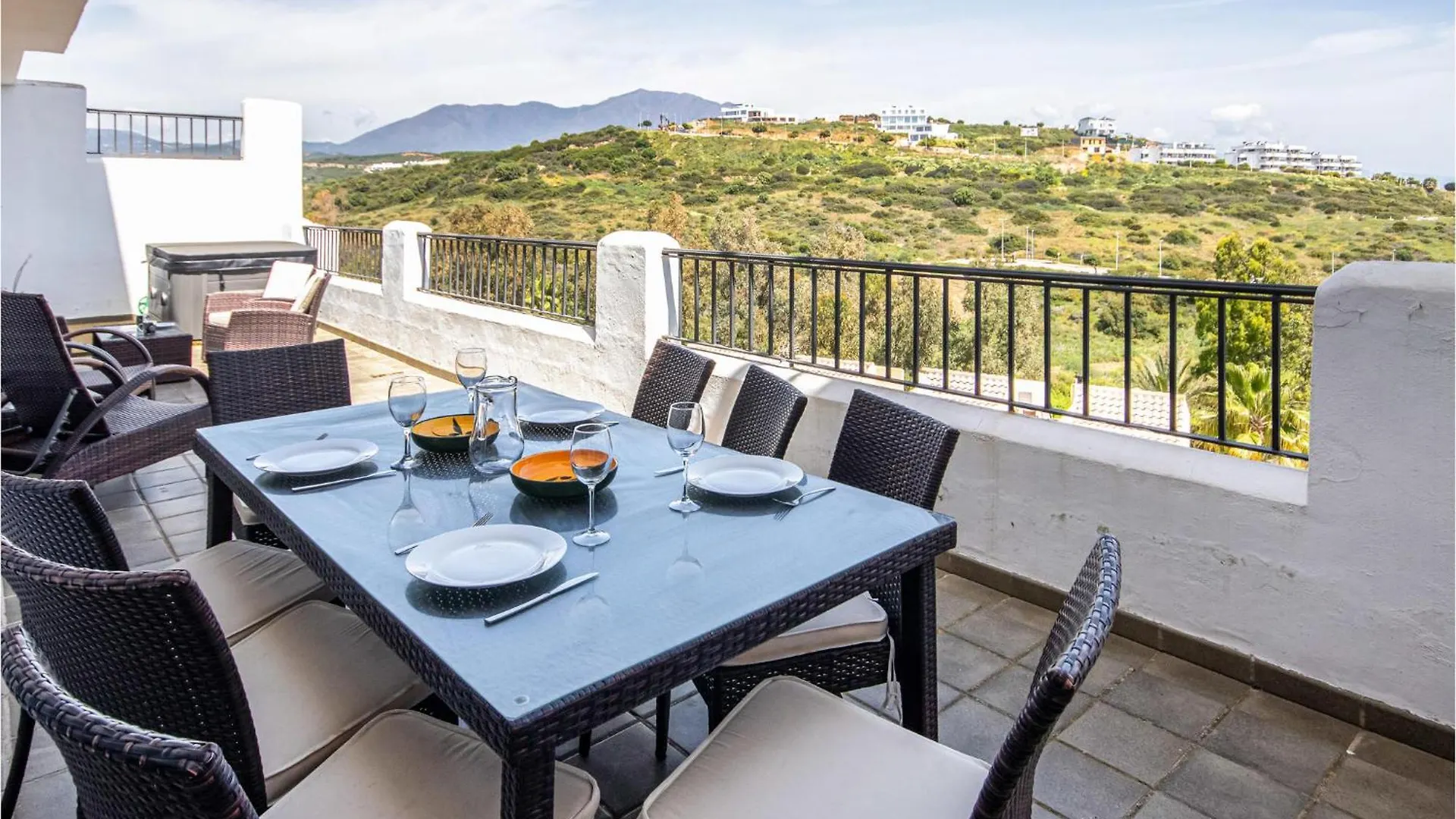 Stunning Home In Bahia De Casares With Jacuzzi